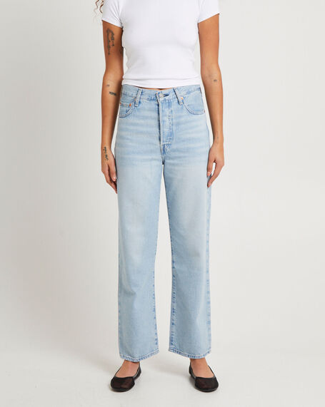 Ribcage Straight Ankle Jeans In The Middle Light Indigo