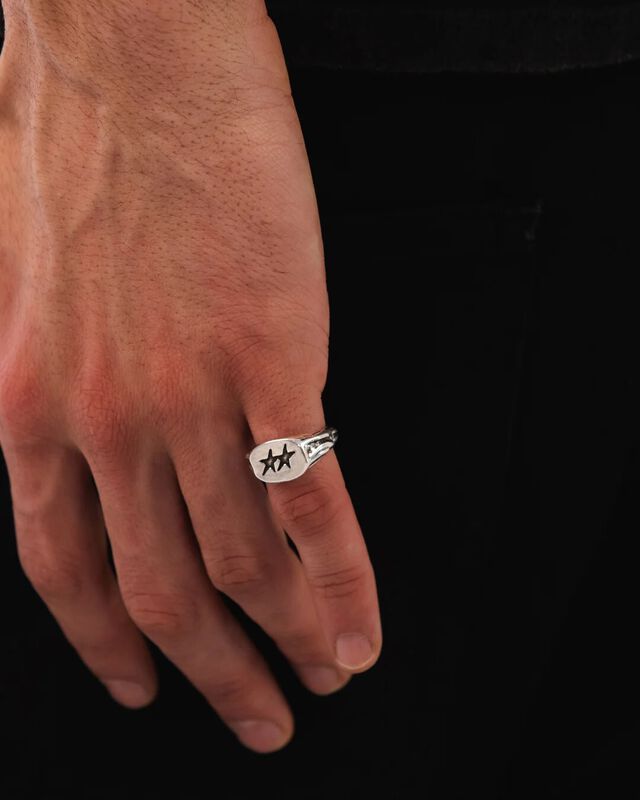 Signature Ring, hi-res image number null