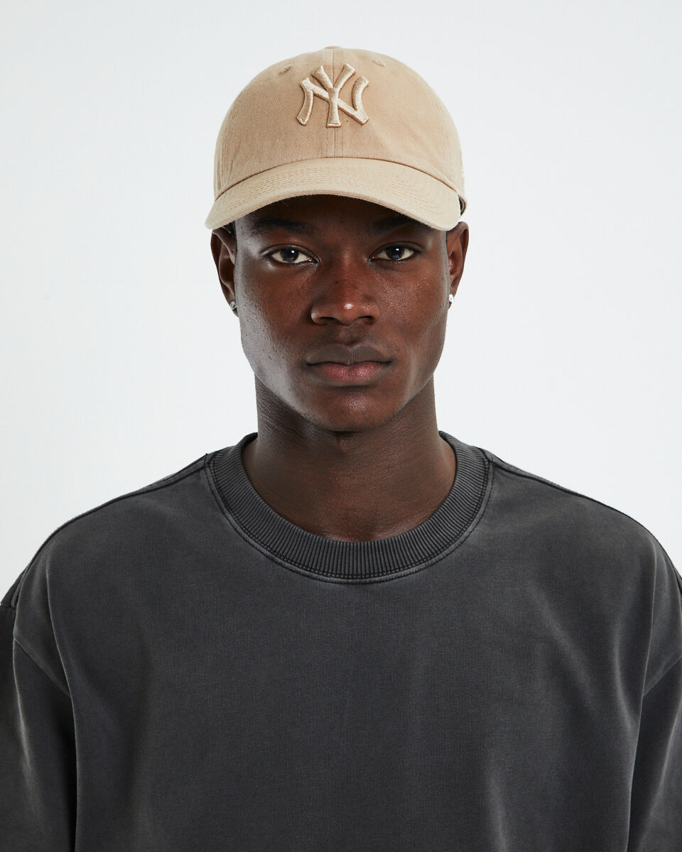 Beige discount yankees cap